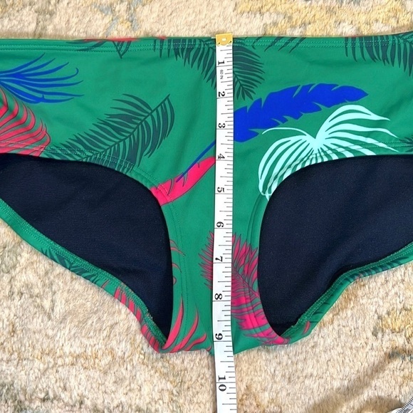 Boden, Rich Green w/Contrasting Colored Leaf Print, Gorgeous, 8 - Picture 6 of 9